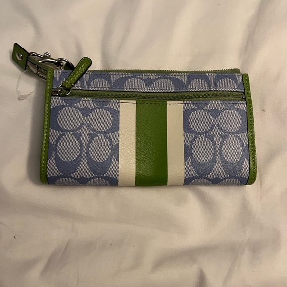 Vnt Coach pvc blue/green extra large purse and - Picture 17 of 17